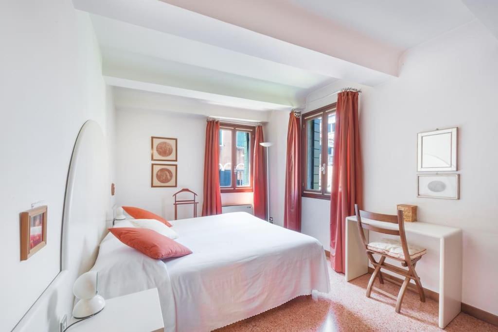 Ca' De La Comare, Relaxing And Elegant Apartment On Canal Grande Veneza Exterior foto
